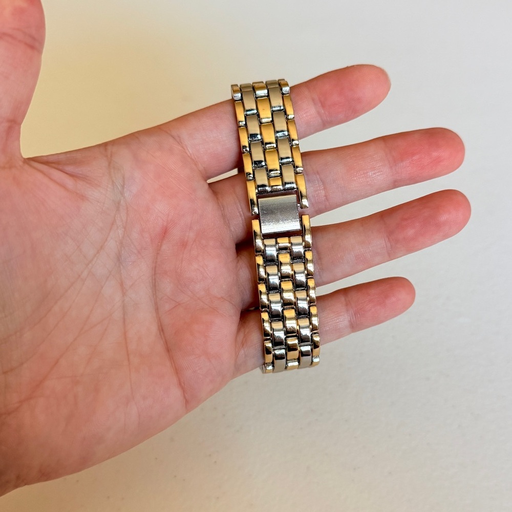 ⚜️ Gold and Silver Bracelet Watch with Green Dial - Picture 7 of 9